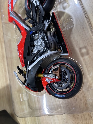 Minichamps 1/12 ScalRuben Xaus . Yamaha YZR-M1. Fortuna Yamaha team. MotoGP 2005 - Picture 13 of 19