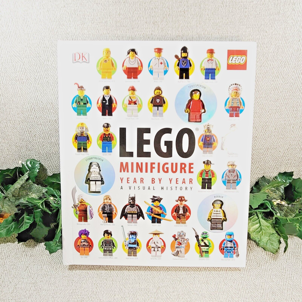 LEGO Minifigure Year by Year - A visual History by DK Books 