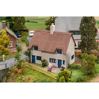 Faller 131322 - Wohnhaus Mit Strohdach Spur H0 Neuheit 2024