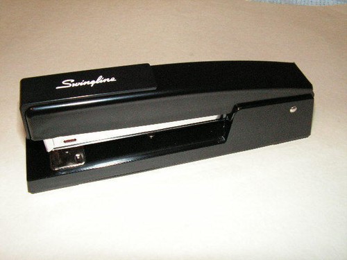 Swingline 747 Grapadora Clásica De Tira Completa, Capacidad De 20 Hojas, Color Negro