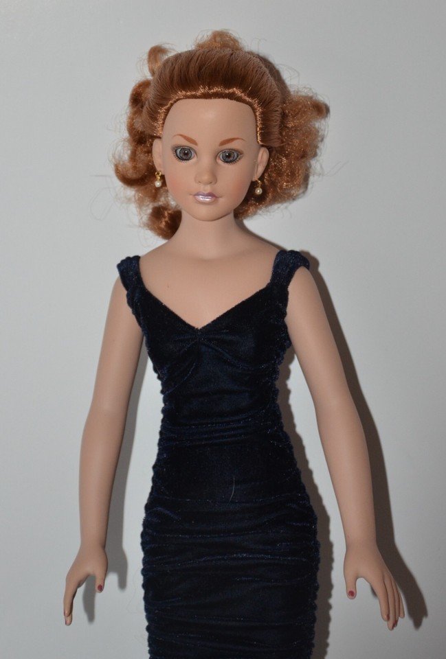 Robert Tonner 1999 Kitty Collier ? 17" Doll Red hair Navy velvet gown