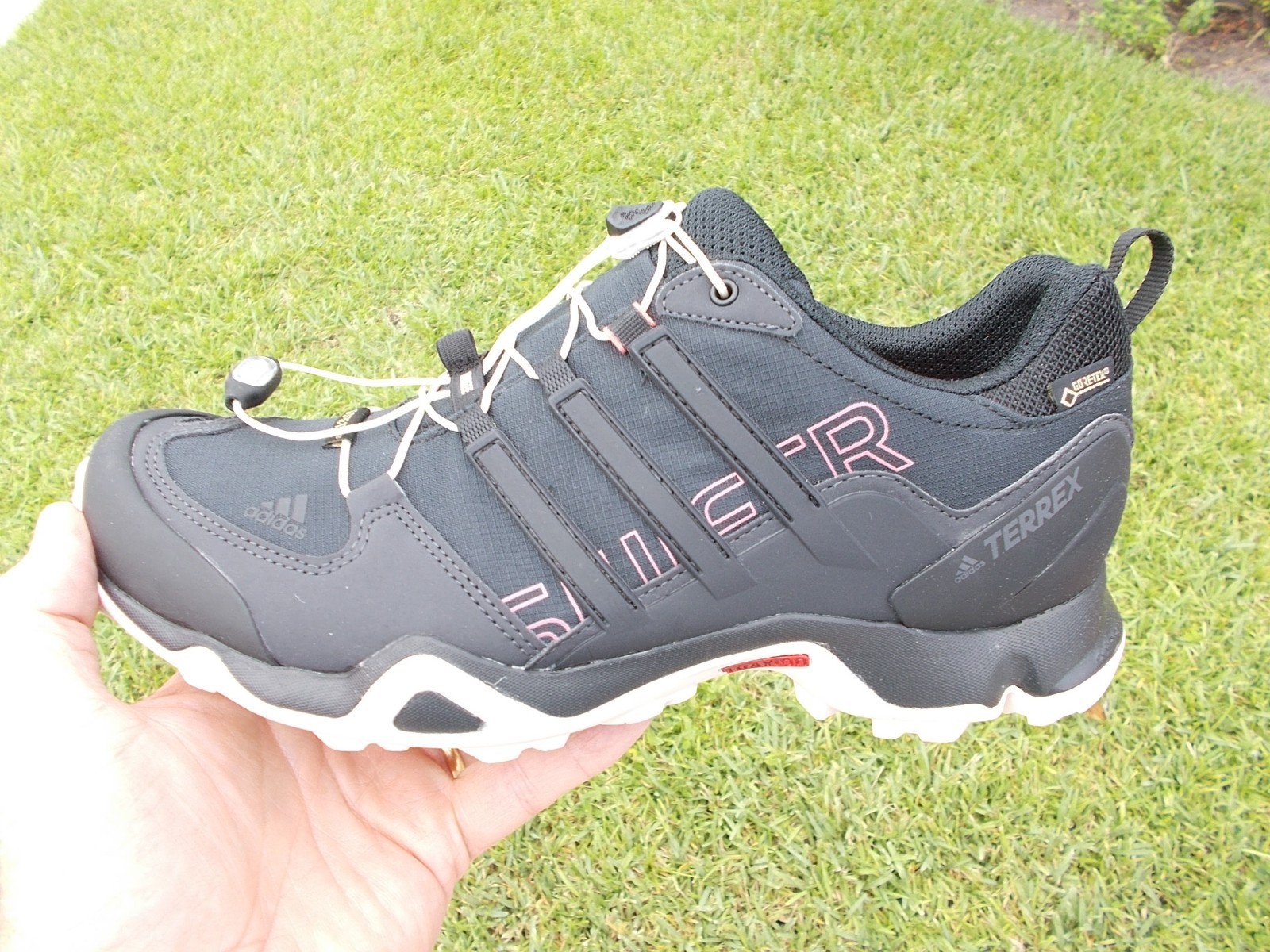 ADIDAS TERREX Swift GTX R W WOMEN'S HIKING Schuhe BLACK SIZE 10 WOMEN'S BB4635 ADIDAS TERREX Swift GTX R W WOMEN'S HIKING Schuhe BLACK SIZE 10 WOMEN'S BB4635