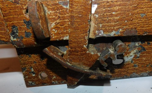 ANCIENNE SERRURE A RESSORT EN FER FORGÉ XIXe / XXe. LOQUET CLENCHE PORTE - Picture 16 of 24