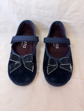 Cienta Girls Mary Jane Style Shoes; Velvet Navy Blue with Bow; adjustable strap