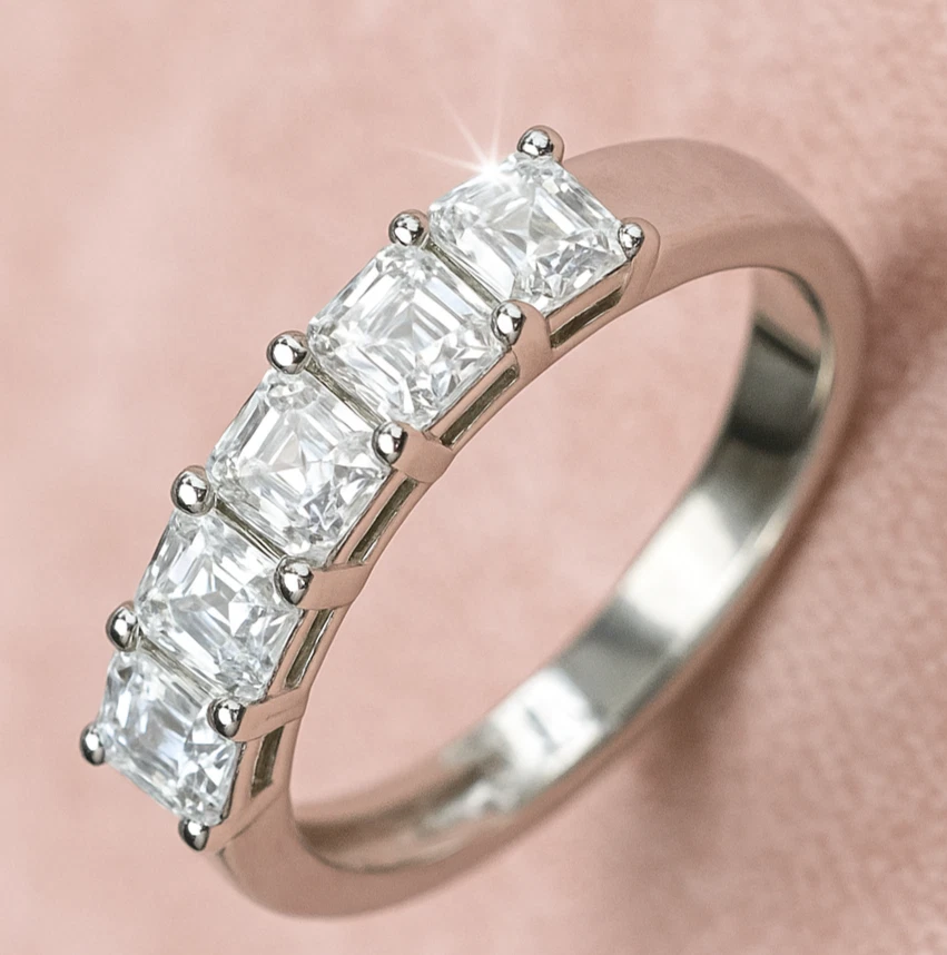 Anillo de fiesta de boda de diamantes creados con corte Asscher de 1,25 quilates relleno de oro blanco de 14 quilates Foto 3 de 4