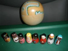 Vintage Wooden World Nesting Globe 8 Dolls Multicultural (SU101)