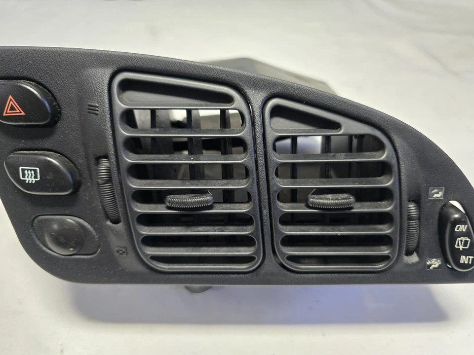 Ventilaciones de aire centrales Mitsubishi Eclipse 1997-1999 Foto 3 de 4