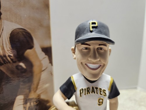 Guante de Oro Bill Mazeroski Pittsburgh Pirates MLB 2022 SGA Bobblehead - Imagen 2 de 15