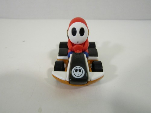Hot Wheels Mario Kart Shy Guy Diecast Car 2018 Nintendo rojo y blanco - Imagen 4 de 7