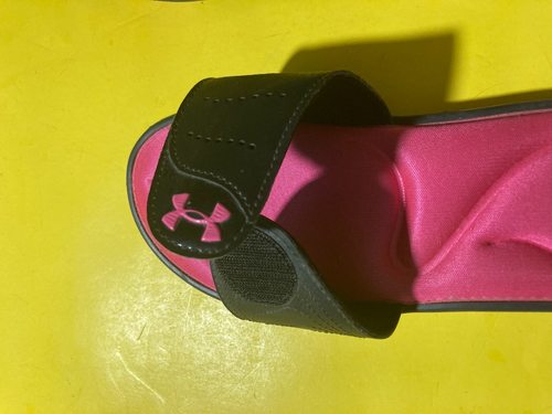 Under Armour Comfort Slide Sandal Size 6 Black with Pink Memory Foam - Picture 3 of 4