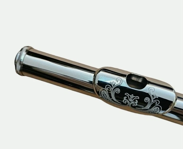 Flauta de concierto de plata intermedia/estudiante banda de marcha profesional - llave de do, caja abierta Foto 3 de 4