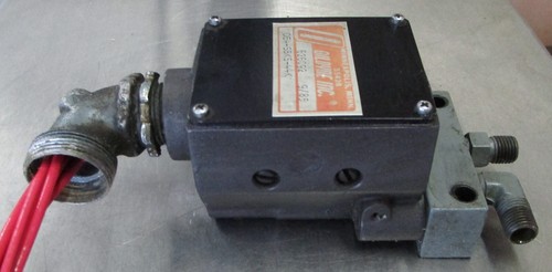 PRESOSTATO HIDRÁULICO OILDYNE OE4-SBKS-44K 626092 1/2" NPT USADO PARA SACAR - Imagen 4 de 8