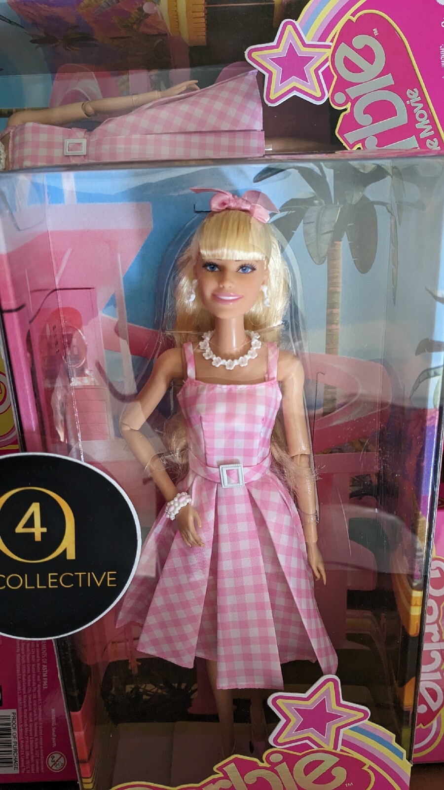  Barbie The Movie Doll, Margot Robbie as Barbie, Collectible Doll  Wearing Pink and White Gingham Dress with Daisy Chain Necklace for 6 years  and up : Toys & Games