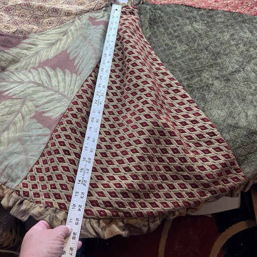 65” Traditional Christmas Tree Skirt. Heavy Paneled Fabric. Dbl. Sided Classic - Picture 5 of 8