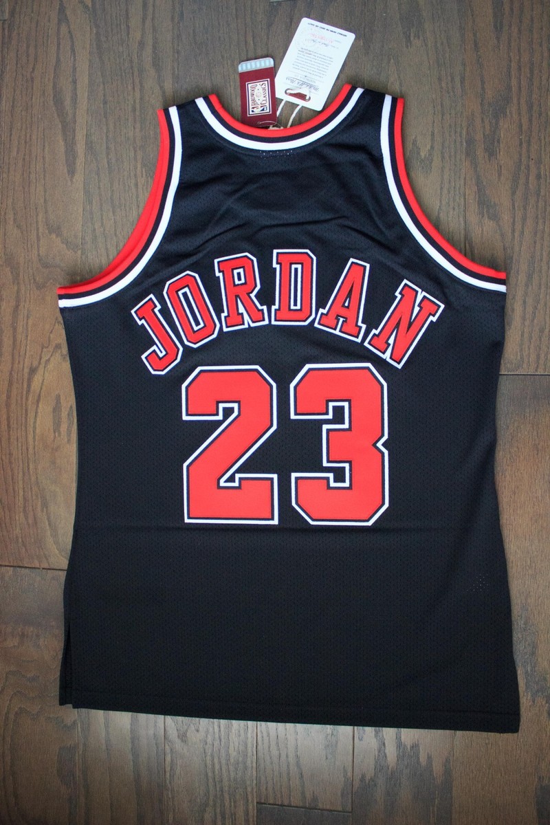 Mitchell & Ness Men's Chicago Bulls Michael Jordan Authentic Jersey - Black