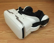 Unbranded Black & White VR Headset For Smartphones With Built in Headphones 