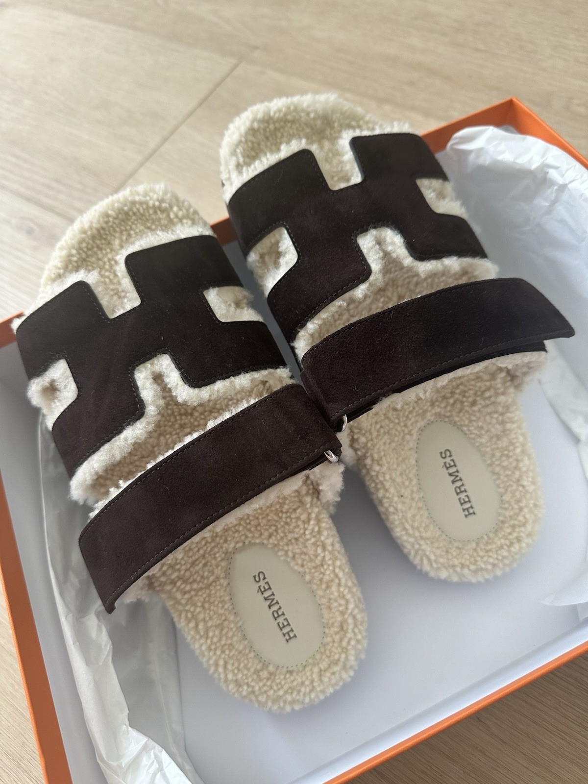 Size 37EU NIB HERMÈS Marron Ebene Suede Shearling Women’s Chypre Sandals image 3