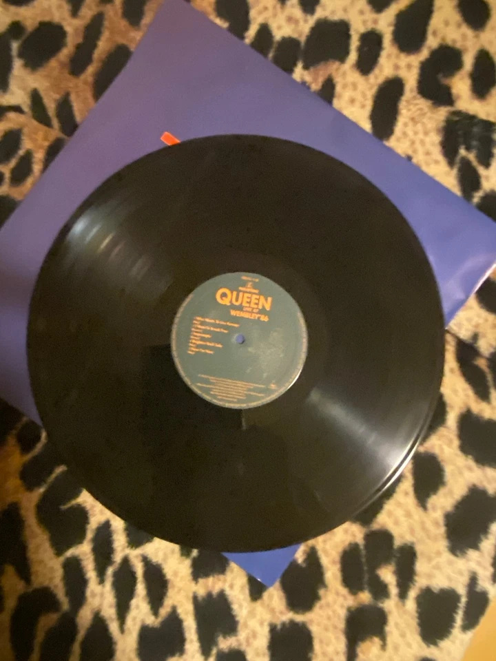 QUEEN - LIVE AT WEMBLEY ‘86 - Double Lp - Never played, scratch-free records - Image 4 of 4