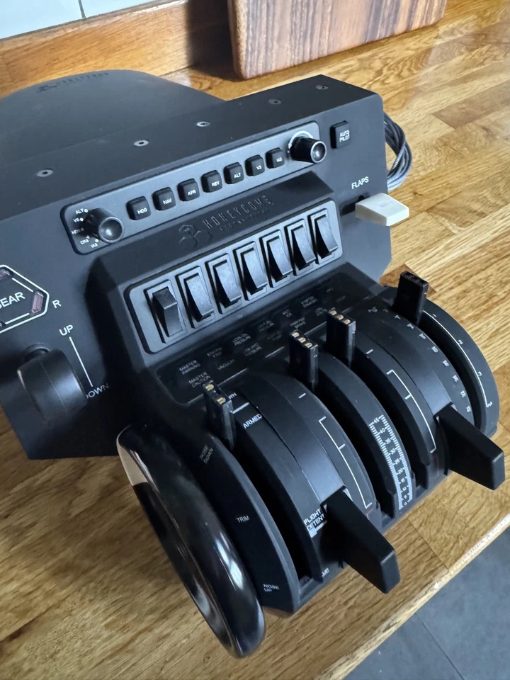 Honeycomb Aeronautical Bravo Throttle Quadrant Controller with Extras - Image 2 of 4