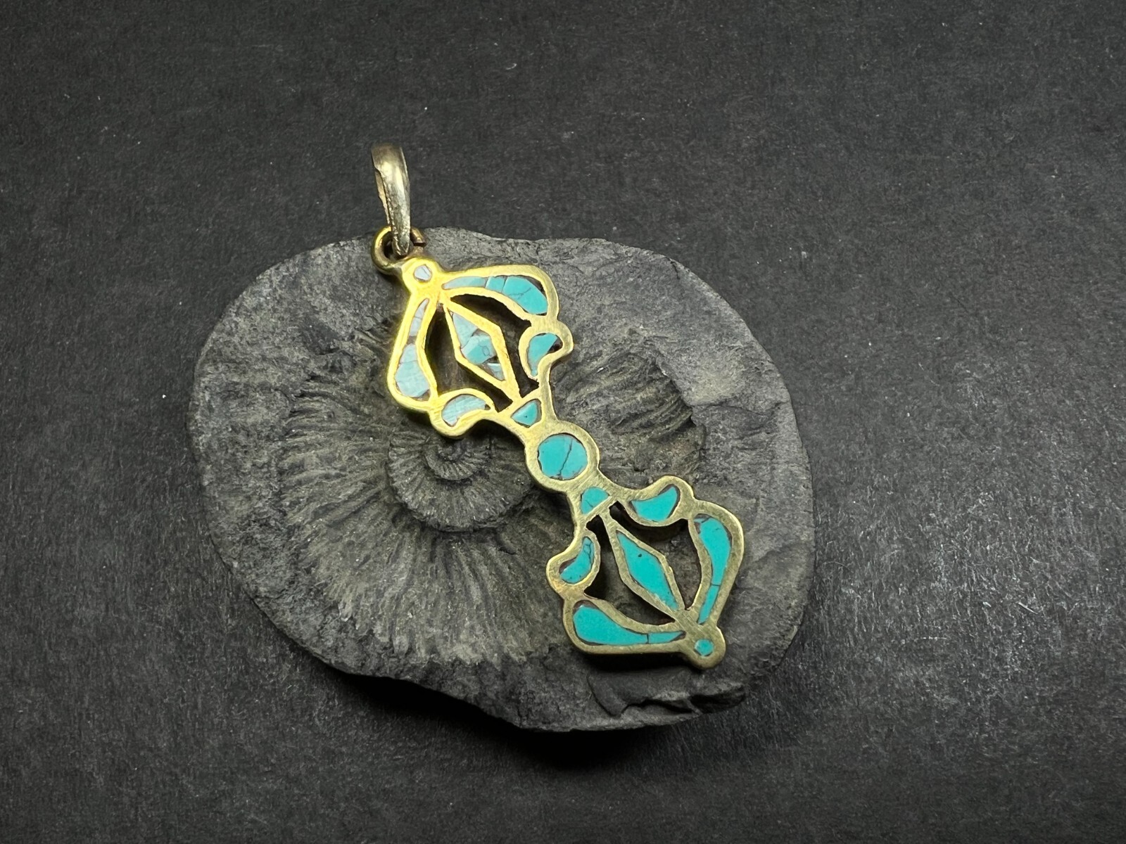 P66 Om Mani Padme Hum  Buddha Dorje Tibetan Turquoise Resin Lotus Pendant Nepal