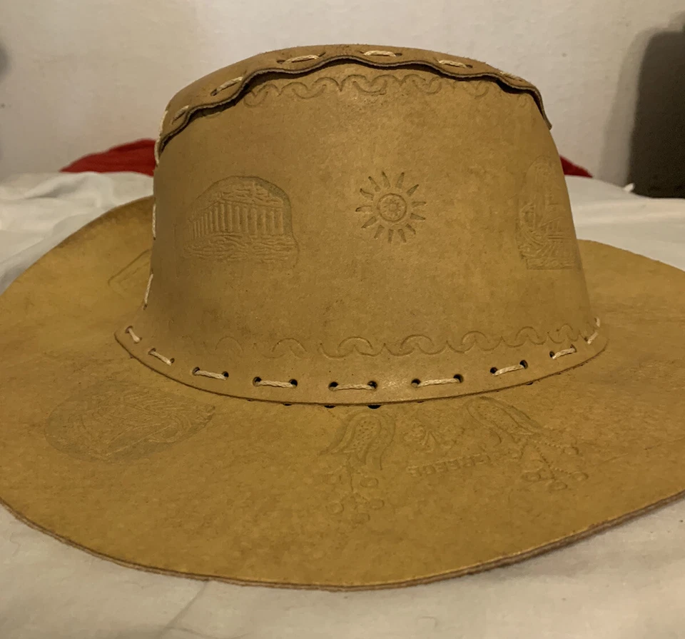 Sombrero de cuero vintage años 70 impreso con monumentos de Grecia hecho a mano en Grecia Foto 2 de 4