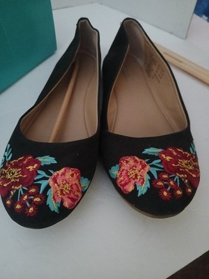 Pioneer Woman Embroidered Black Flats