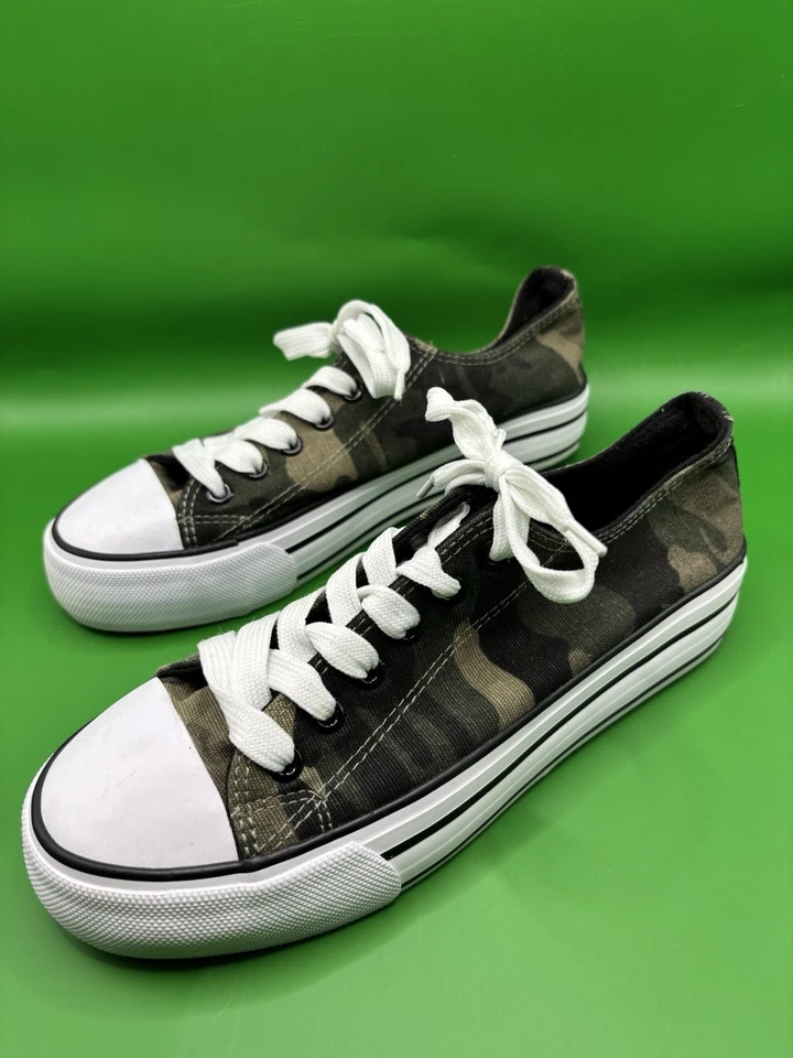 Rue 21 Women’s Size 8M Canvas Camouflage Platform Sneakers - Image 4 of 4