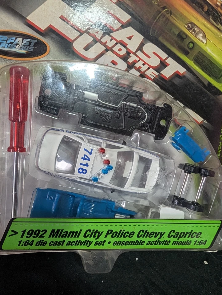 Juego de actividades Rápido y Furioso 1992 Miami City Police Chevy 1:64 Racing Champions Foto 2 de 3