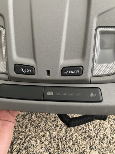 2019-2025 CHEVROLET SILVERADO 1500 OVERHEAD CONSOLE DOME SWITCH OEM - Picture 2 of 3