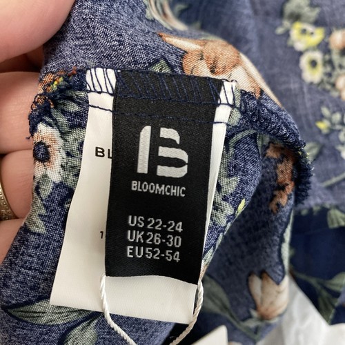 Bloomchic feminine geblümte Bluse. Kleine Rüschen. Gesmokte Handgelenke. Neu mit Etikett. 22/24 - Bild 10 von 12
