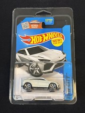 2015 HOT WHEELS CAR LAMBORGHINI URUS 23/250 HW CITY PEARL WHITE W/ PROTECTOR