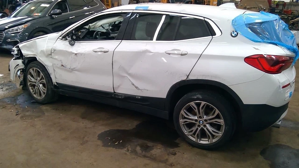 Pinça traseira direita do passageiro sem freio esportivo compatível com 16-22 BMW X1 6834059 - Imagem 4 de 4