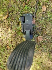 USED and Tested 2006-2008 Ford Crown Victoria Accelerator Pedal 8-Pin Sensor