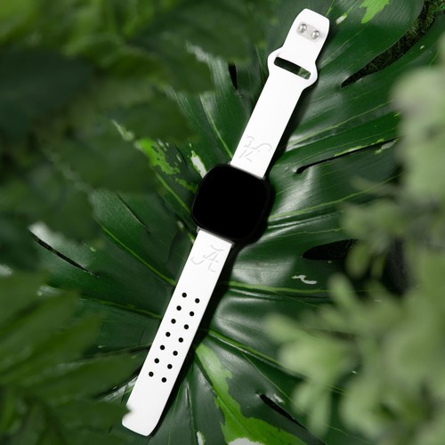 Cinturino orologio in silicone inciso cremisi Alabama per FitBit Versa e Sense - Foto 9 di 10
