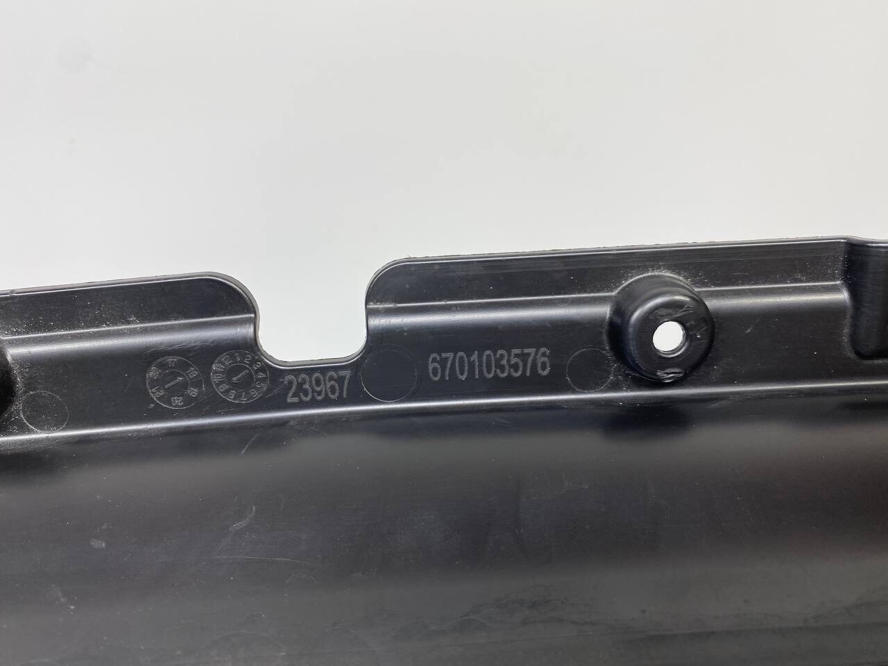 2016 2017 MASERATI LEVANTE SPORT FRONT BUMPER LOWER GRILLE OEM USED 670103576