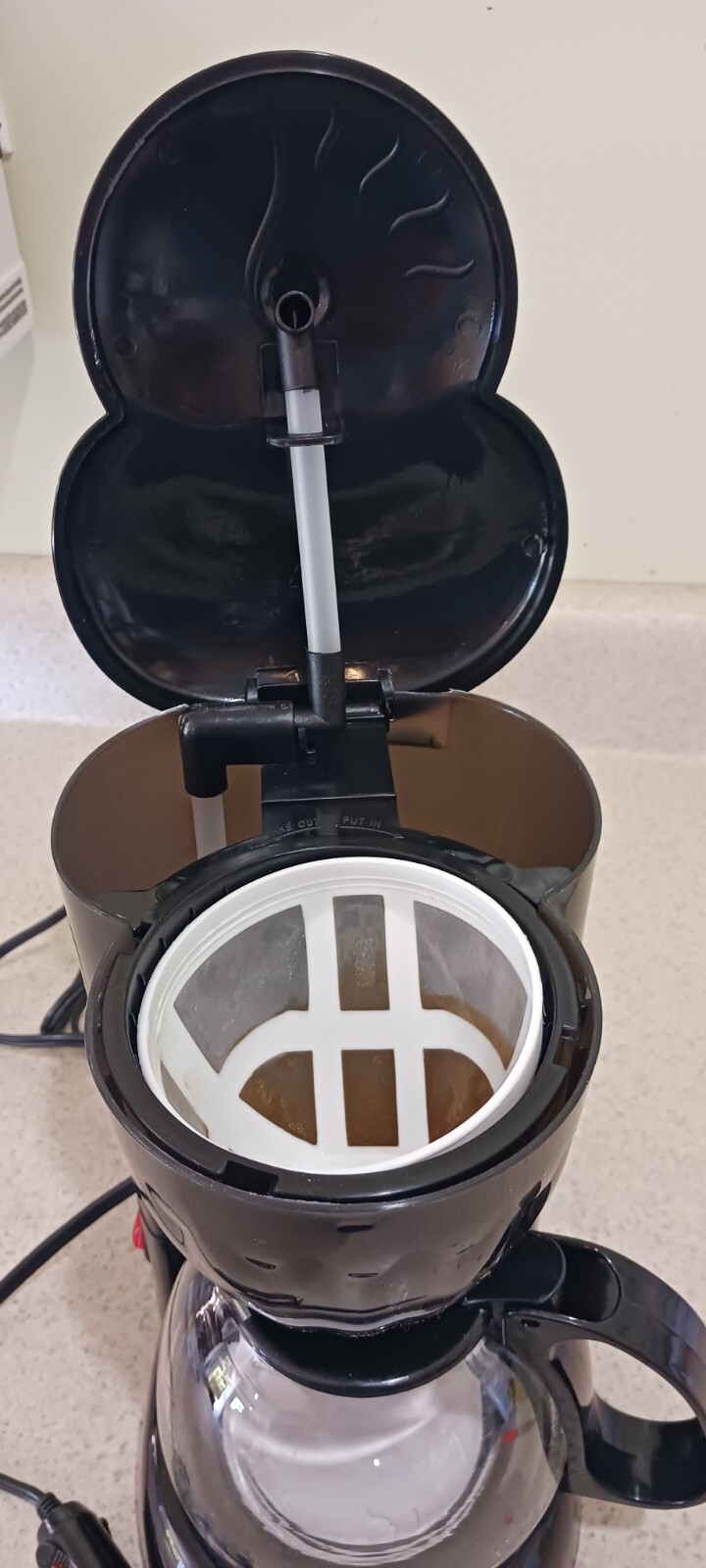 RoadPro RPSC785 Black 12V Portable Car / Truck Coffee Maker W/ Glass