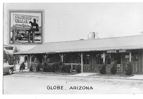 Globus, AZ Arizona 1953 RPPC Postkarte, Apache Land Village Cafe, Straßenrand - Bild 1 von 3