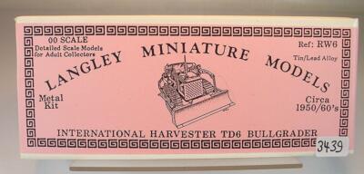 Langley Models 1/76 Metal Kit RW 6 Intern. Harvester TD6 Bullgrader OVP #3439