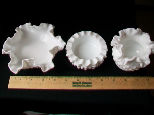 VINTAGE FENTON WEISS KOCHNAGEL MILCHGLAS ASCHENBECHER, GEKRÄUSELTE SCHÜSSEL UND SCHALE - Bild 6 von 8