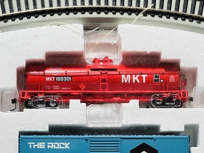 VHTF Athearn HO Santa Fe Warbonnet Train Set E-Z Track #1070 VHTF Athearn HO Santa Fe Warbonnet Train Set E-Z Track #1070