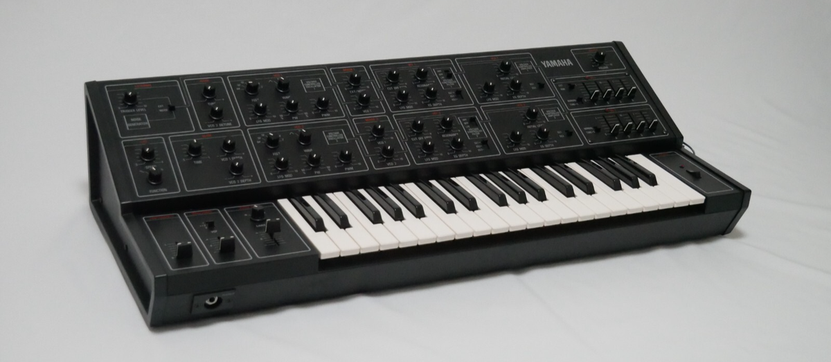YAMAHA CS-15 シンセサイザー The Yamaha CS-15 Analogue Synthesizer from 1979 - A