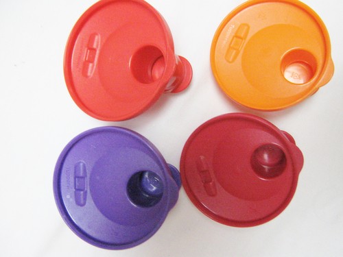 4 TUPPERWARE 16 OZ TUMBLERS 5107L COORDINATING FLIP TOP LIDS 4 DIFFERENT COLORS - Picture 5 of 11