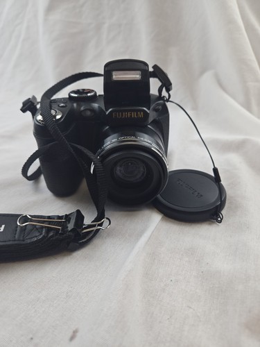Fujifilm FinePix S2800HD - Picture 2 of 4