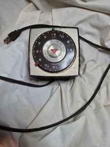 Paragon APT 15-0 Mechanical Timer 1800W Wall Plug-In Square Corded