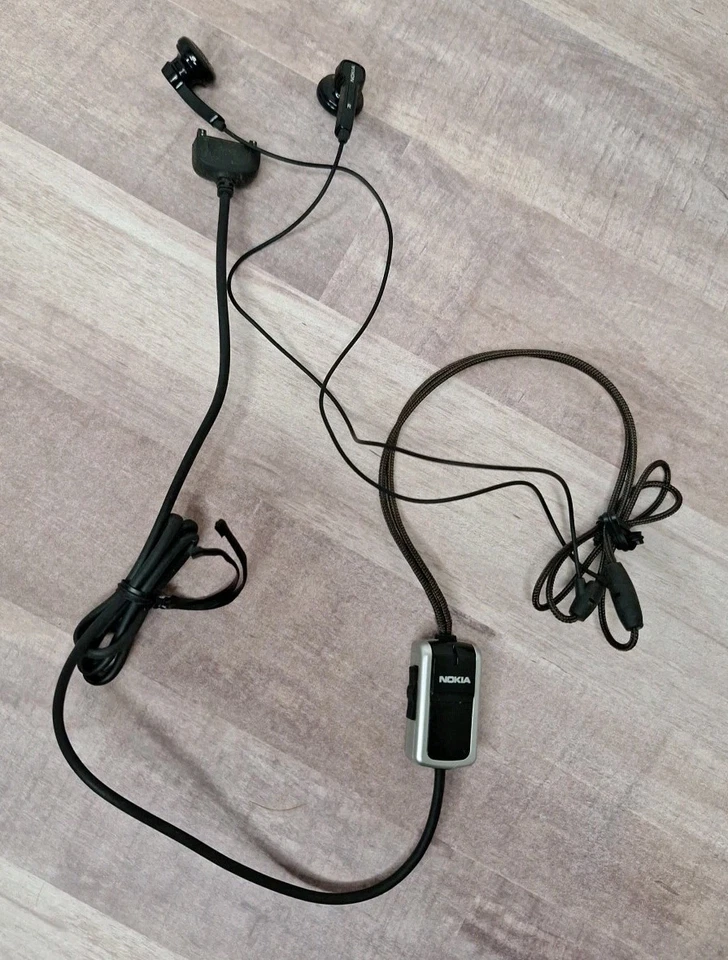 Vintage Nokia HS-23 In Ear Stereo Headset Hands-Free Silver Black  - Image 2 of 4