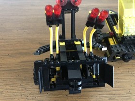 LEGO 6941 BLACKTRON BATTRAX  Complete w/ Minfig no instr Vintage 1987