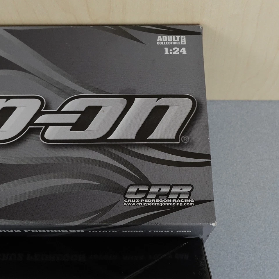 Snap-on Tools 2010 Cruz Pedregon Toyota Funny Car NHRA Drag Racing 1:24 Foto 2 de 4