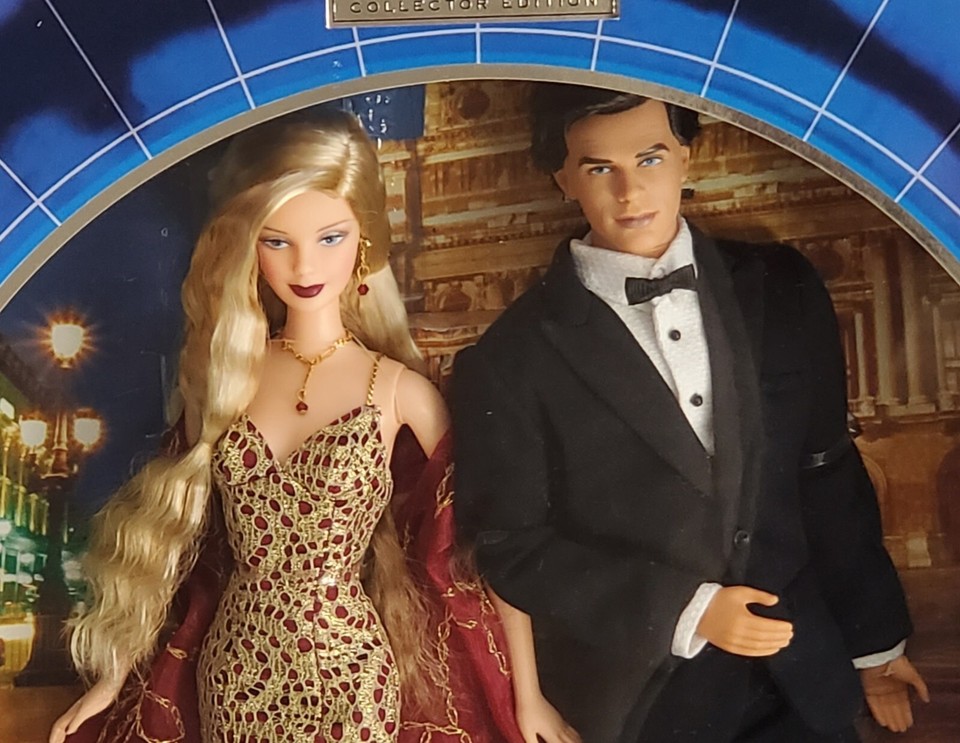 James Bond 007 Ken and Barbie Dolls Giftset Collector Edition 2002