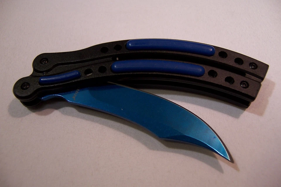 LEGIÃO NEGRA: FACA DE BOLSO LÂMINA AZUL ABERTURA ASSISTIDA QUADRO TRAVA DE LÂMINA 8 polegadas NOVO - Imagem 3 de 4