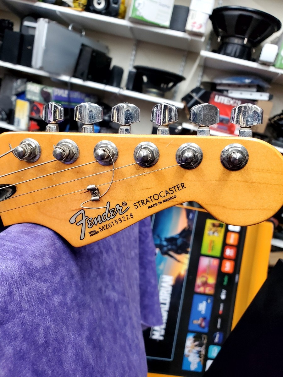 FENDER STRATOCASTER 60th Diamond Anniversary SPECIAL EDITION FENDER STRATOCASTER 60th Diamond Anniversary SPECIAL EDITION